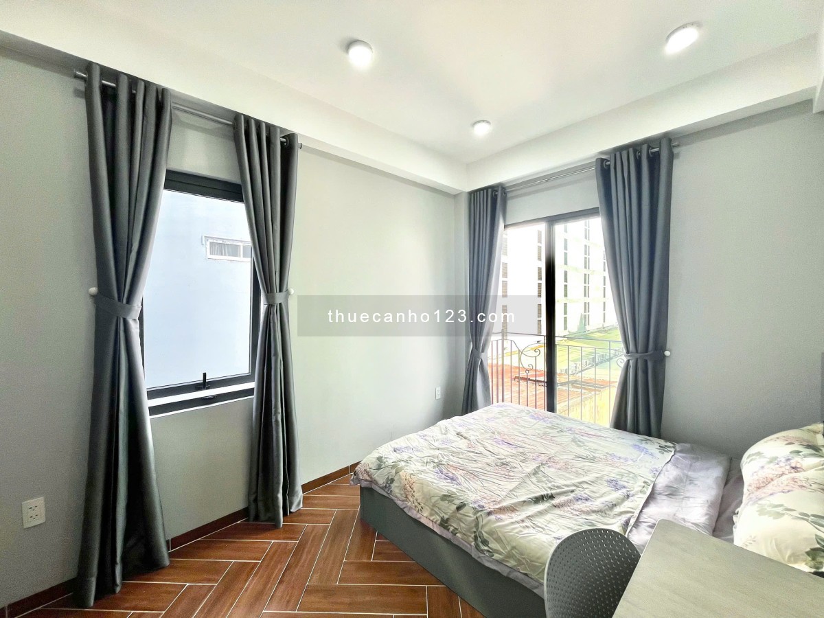 Toà nhà mới - Studio ban công, máy giặt riêng, thang máy ở P12, Bình Thạnh