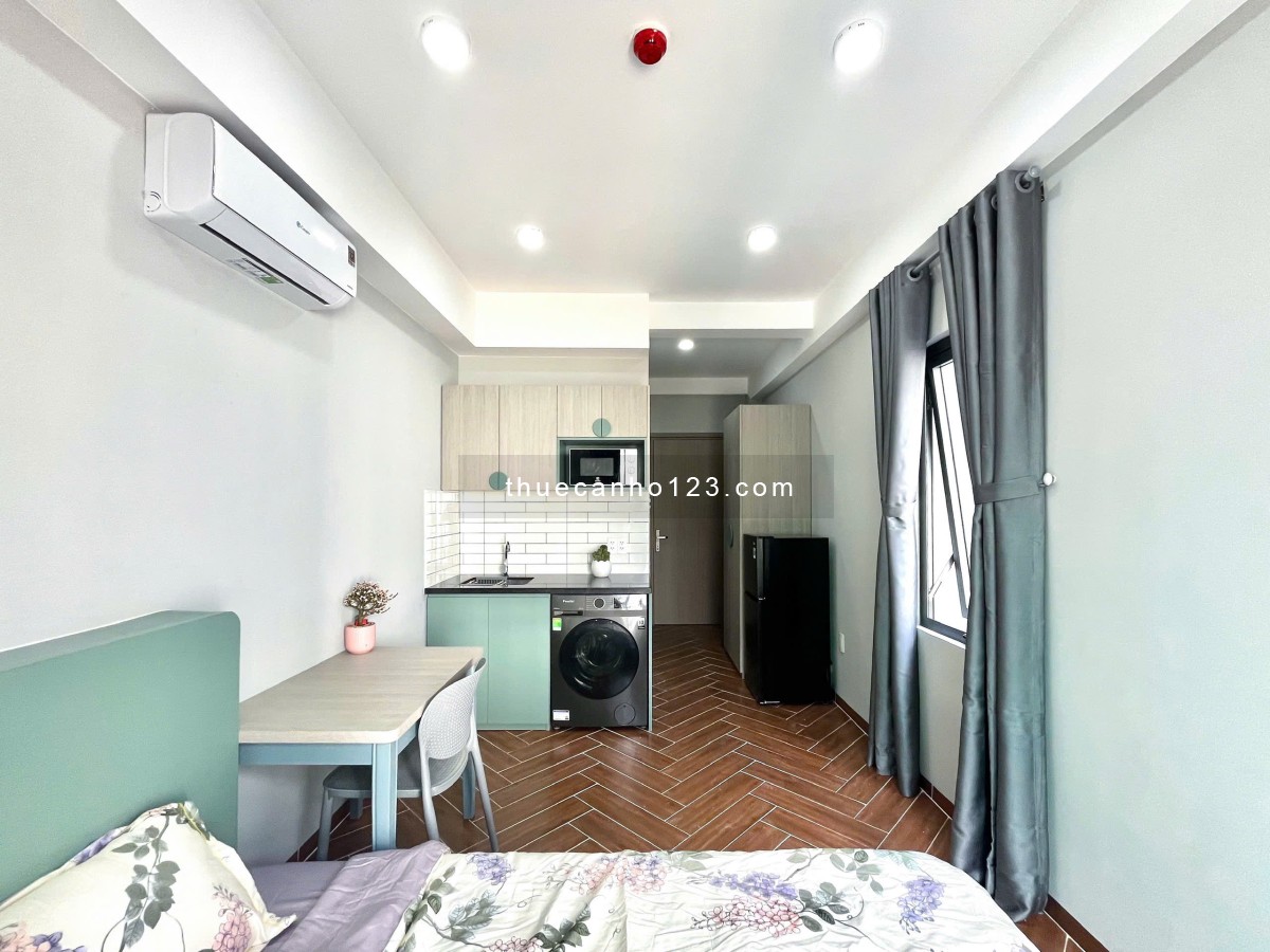Toà nhà mới - Studio ban công, máy giặt riêng, thang máy ở P12, Bình Thạnh
