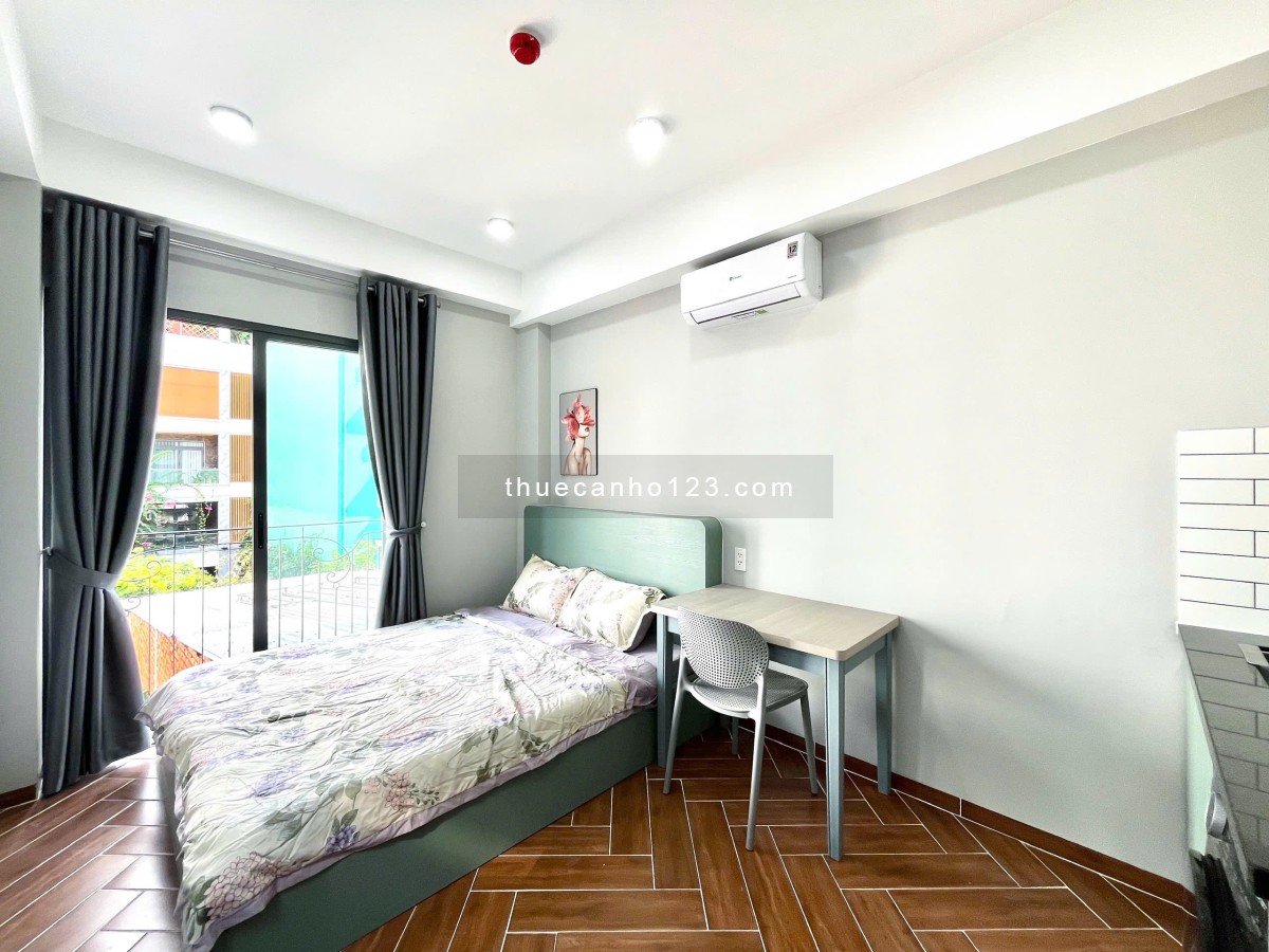 Toà nhà mới - Studio ban công, máy giặt riêng, thang máy ở P12, Bình Thạnh