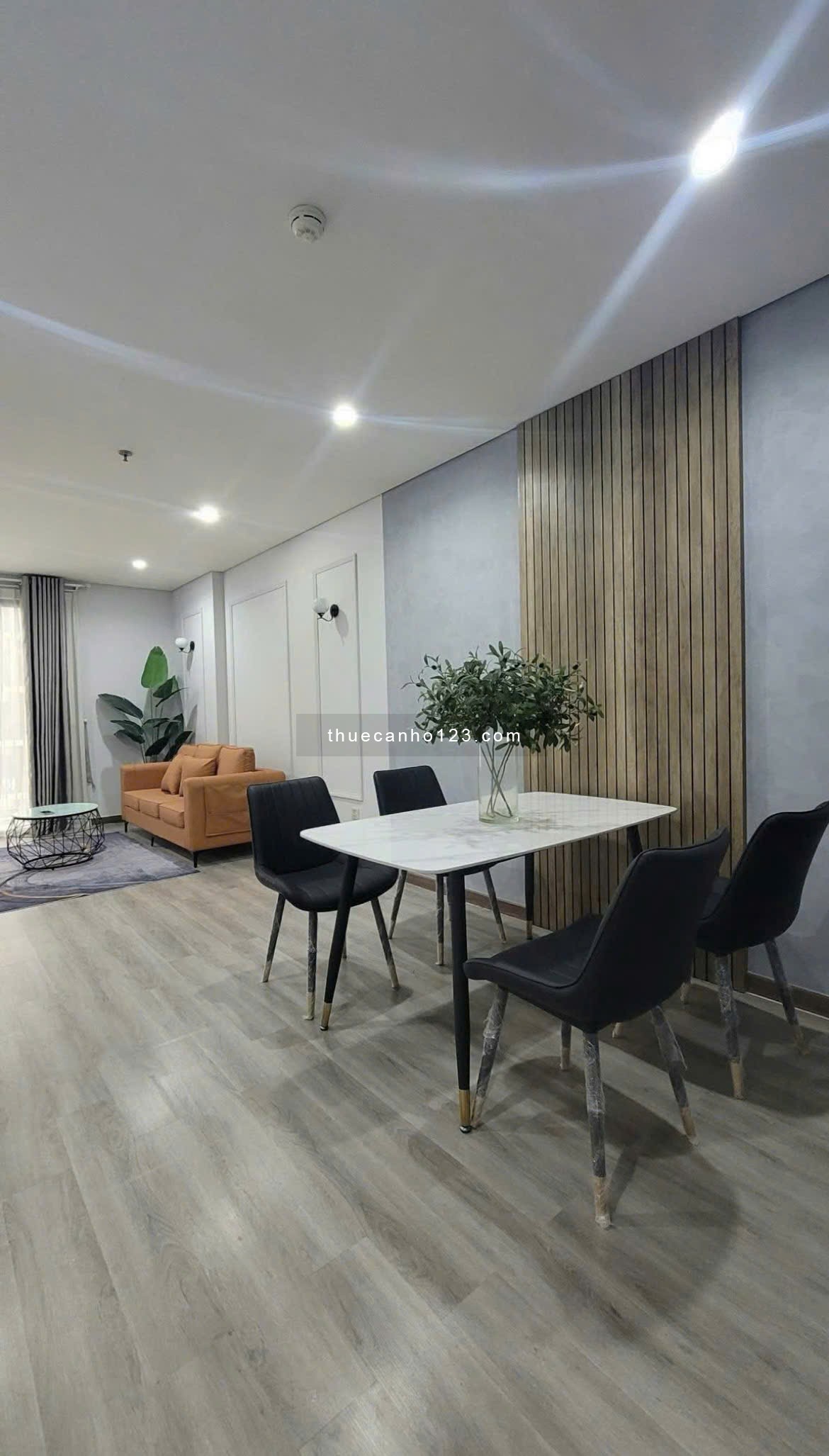 Sky Center, Phổ Quang, TB, 2PN rộng, 97m2, Căn góc, NTCC, 19tr/tháng