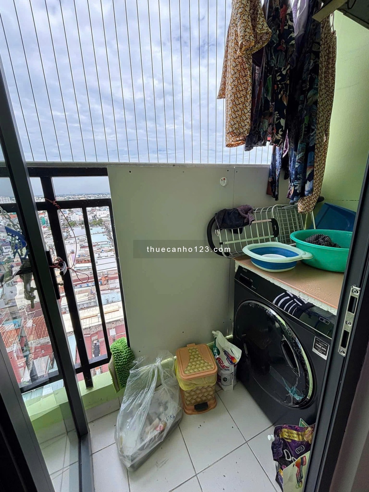 Chung cư Carillon 1, Hoàng Hoa Thám, TB: 70m2, 2p ngủ, ban công 12tr/th.