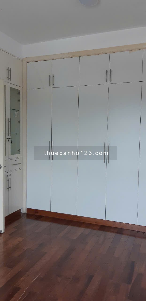 Cho thuê Cao Ốc Phú Nhuận 3 PN - 130m2, NTCB, Giá 19Tr/ tháng
