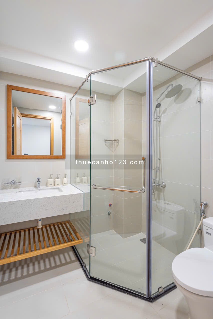 Cho thuê căn hộ 45m2 1PN Full NT ngay chợ Bến Thành, trung tâm khu vực Quận 1, thang máy tiện nghi