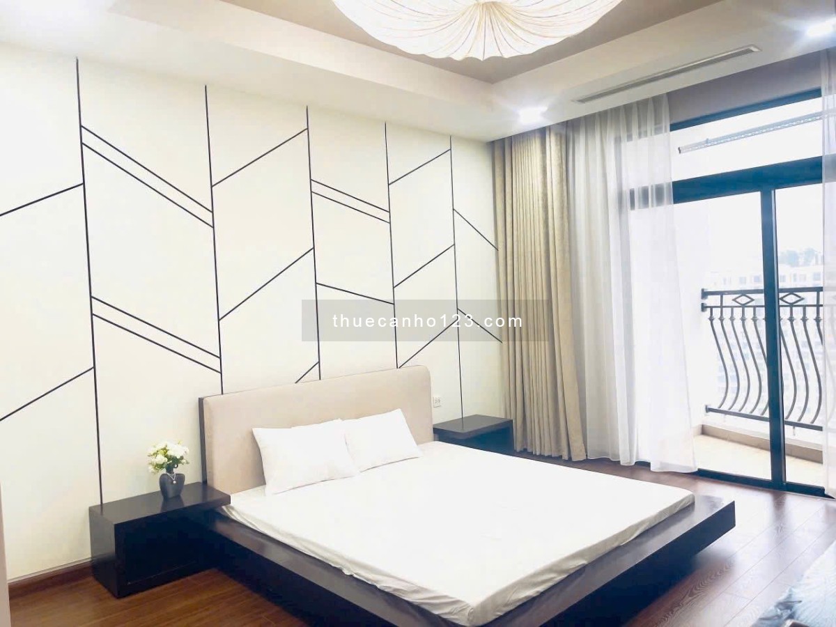 Cần cho thuê căn 2 ngủ full đồ 110m2 Royal City chỉ 18tr/ tháng.