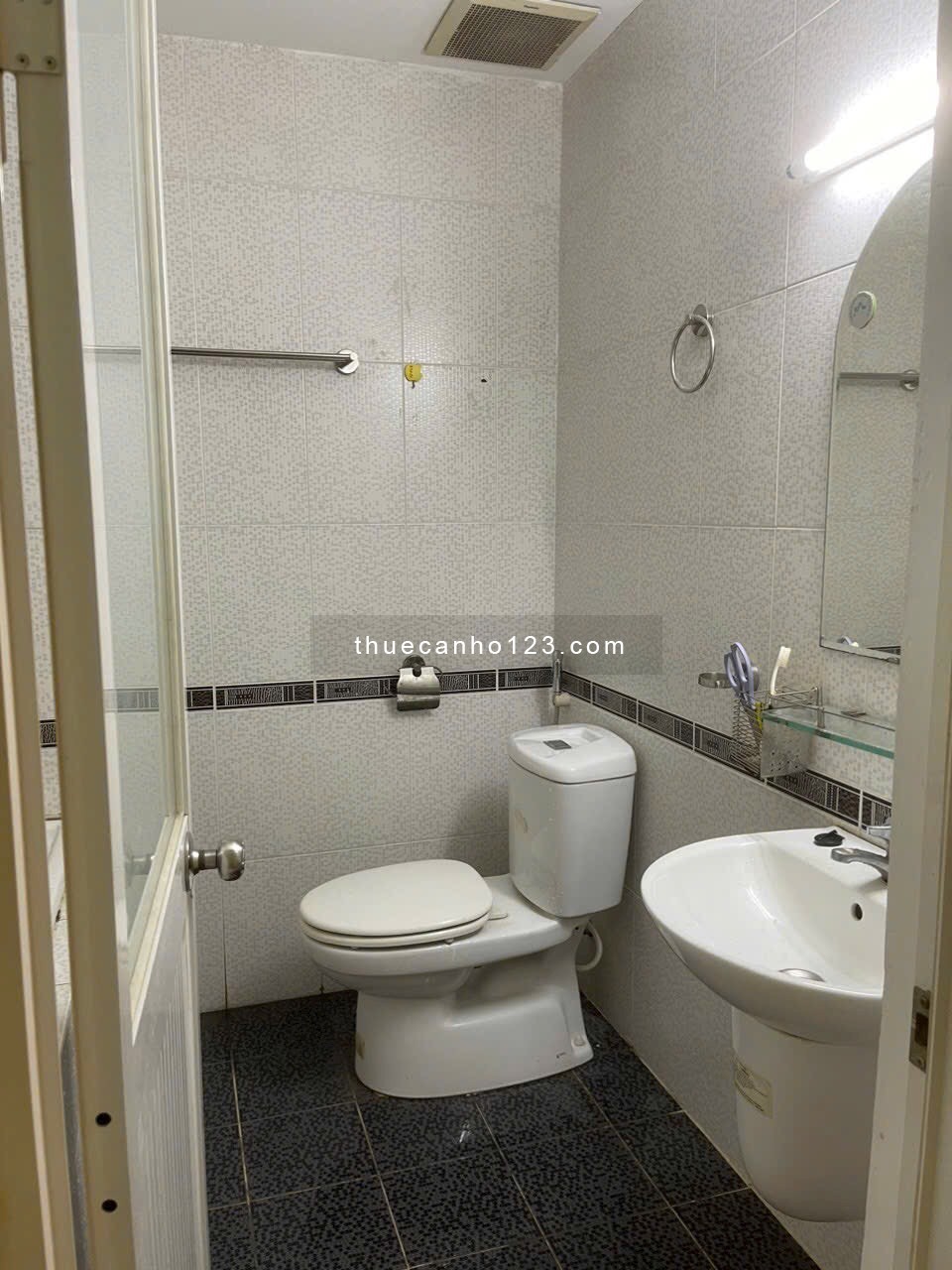 Cần cho thuê căn hộ chung cư Hồng Lĩnh, diện tích 76m2, 2pn có đồ, giá 9tr/tháng