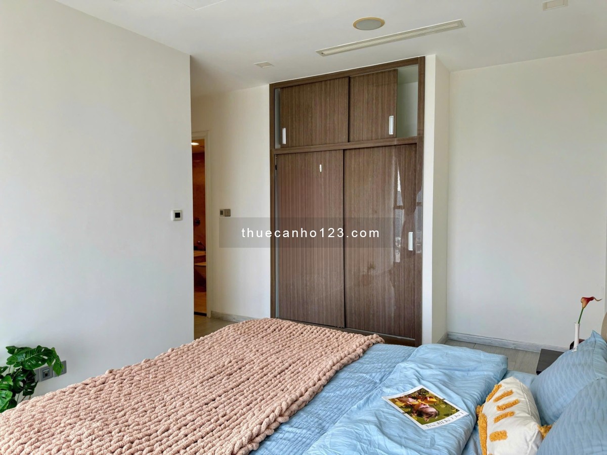 Cho thuê CC 2PN, 2WC view sông, Landmark giá tốt chỉ 28 triệu/th tại Vinhomes Golden River, 83m2, Q1