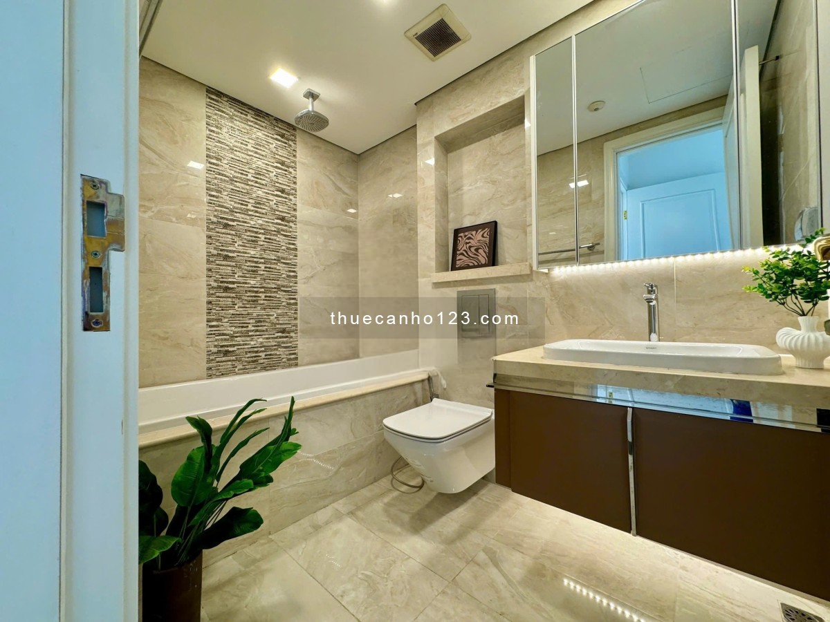 Cho thuê CC 2PN, 2WC view sông, Landmark giá tốt chỉ 28 triệu/th tại Vinhomes Golden River, 83m2, Q1