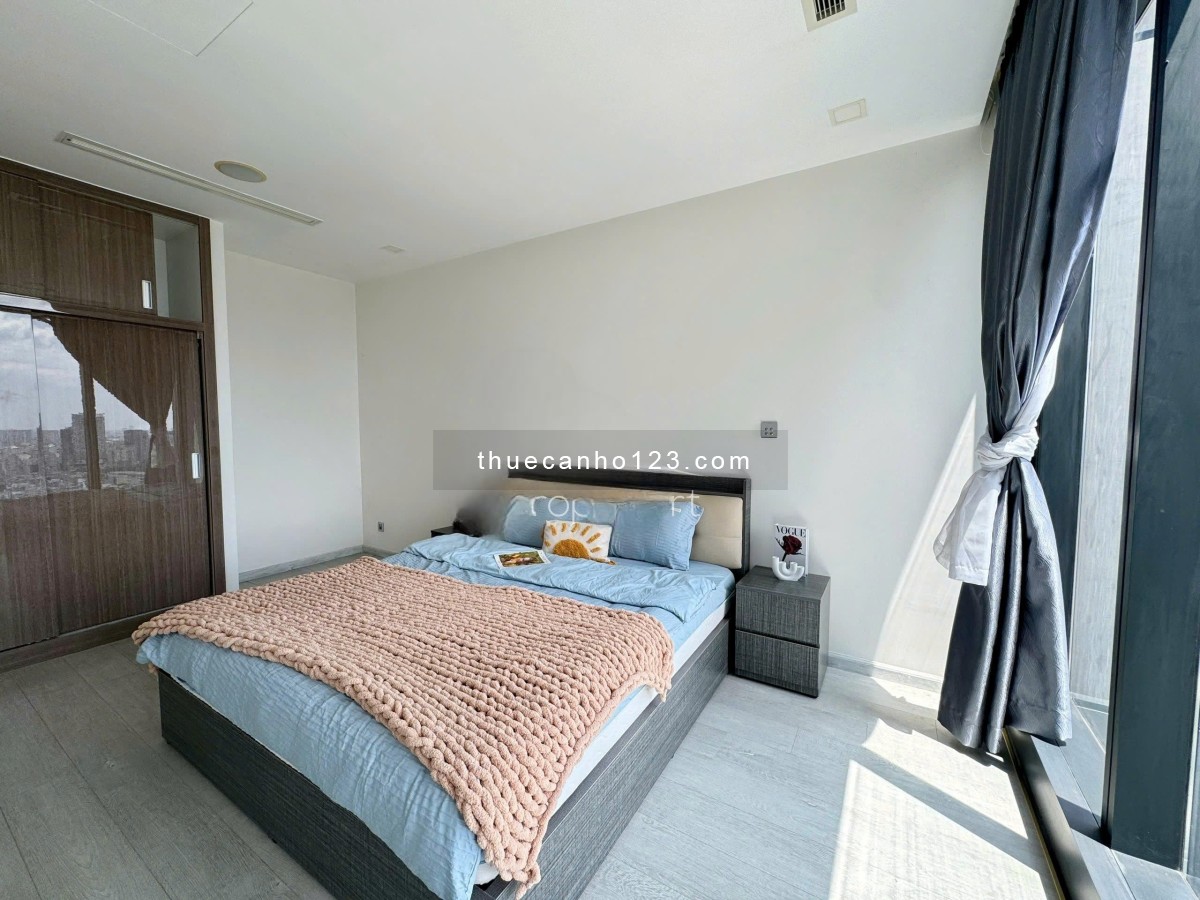 Cho thuê CC 2PN, 2WC view sông, Landmark giá tốt chỉ 28 triệu/th tại Vinhomes Golden River, 83m2, Q1