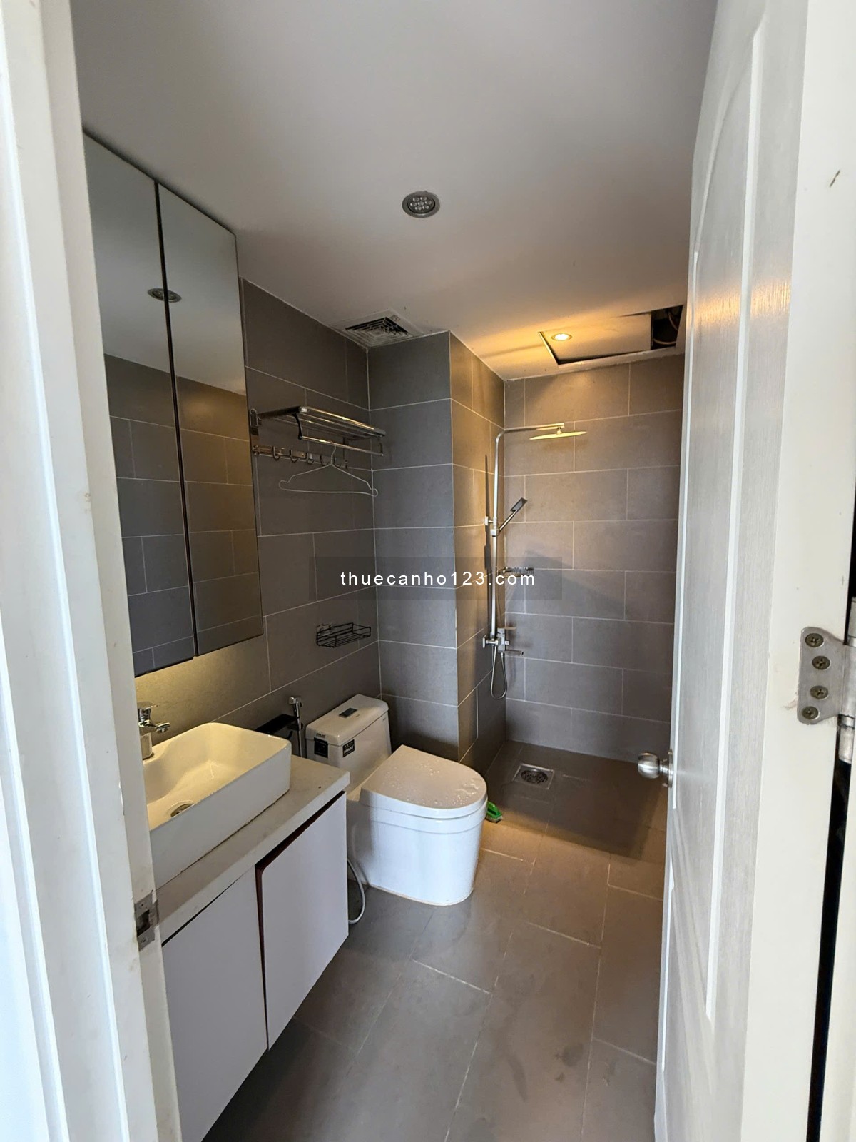 Cho thuê căn hộ Palm Heights 80m2 - Đường Song Hành Q2 - 2PN 2WC