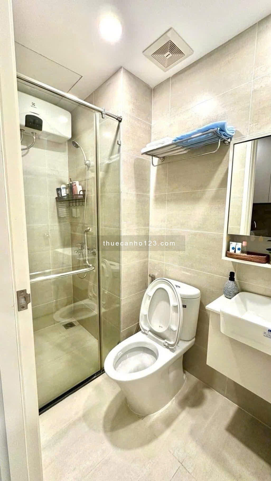 Chung cư Sky Center, Officetel, 45m2, 1PN, Nội thất, Phổ Quang, TB, 11tr/tháng.