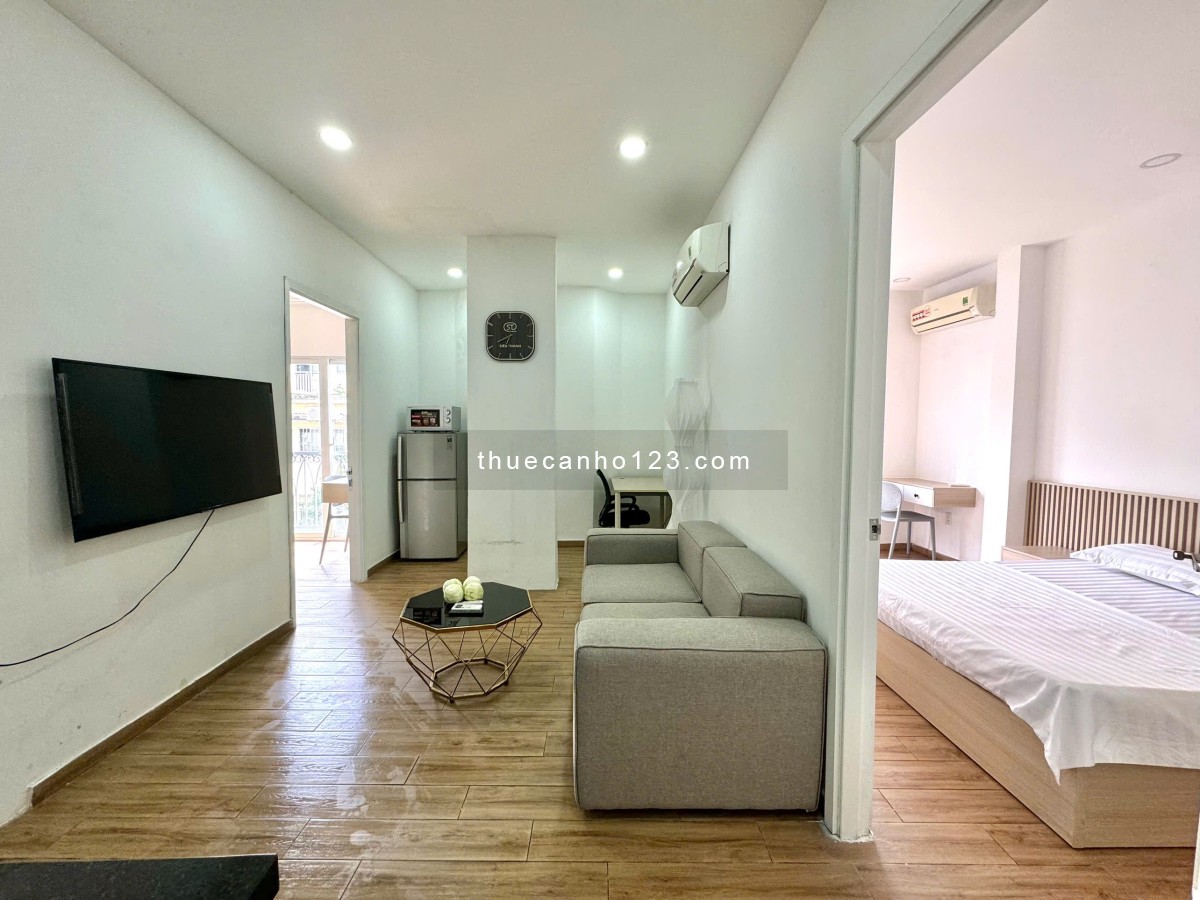 Cho thuê căn hộ 2PN 80m2 cao cấp, ngay công viên Lê Văn Tám, toà có thang máy, máy giặt tiện nghi