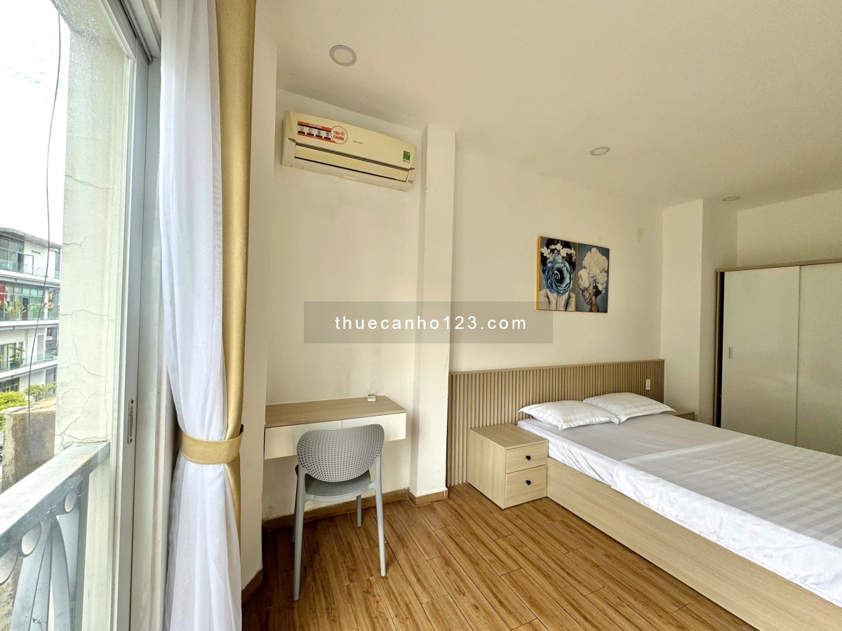 Cho thuê căn hộ 2PN 80m2 cao cấp, ngay công viên Lê Văn Tám, toà có thang máy, máy giặt tiện nghi