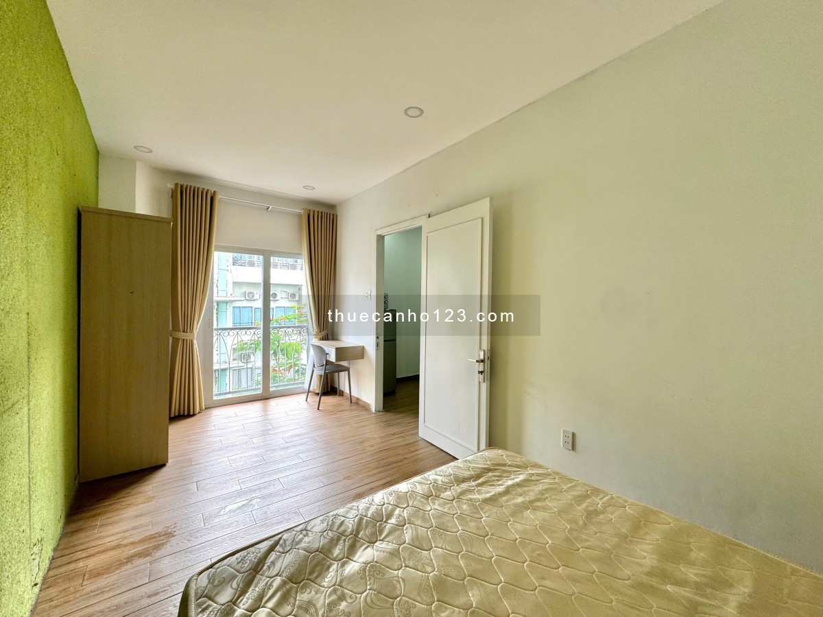 Cho thuê căn hộ 2PN 80m2 cao cấp, ngay công viên Lê Văn Tám, toà có thang máy, máy giặt tiện nghi