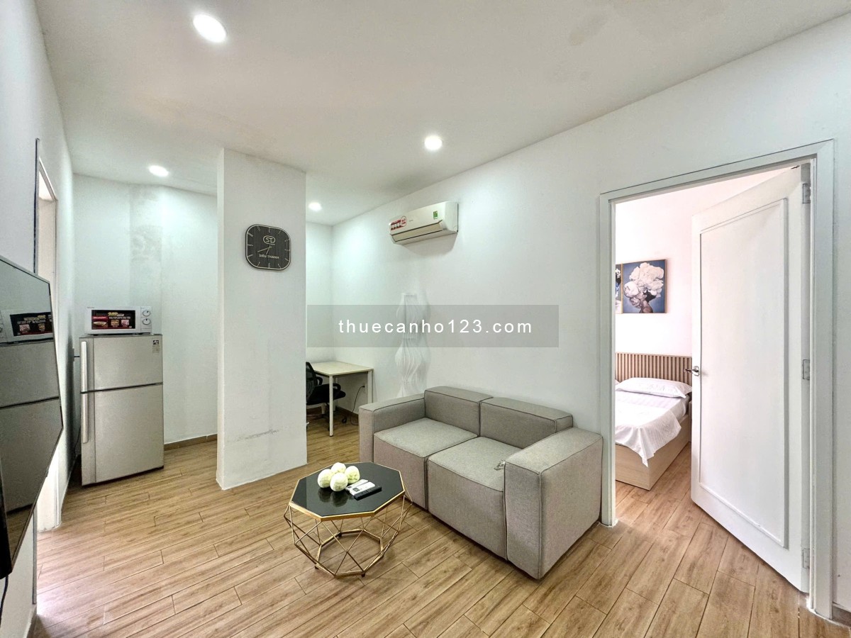 Cho thuê căn hộ 2PN 80m2 cao cấp, ngay công viên Lê Văn Tám, toà có thang máy, máy giặt tiện nghi