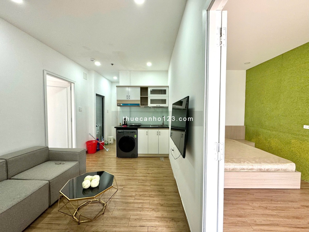 Cho thuê căn hộ 2PN 80m2 cao cấp, ngay công viên Lê Văn Tám, toà có thang máy, máy giặt tiện nghi
