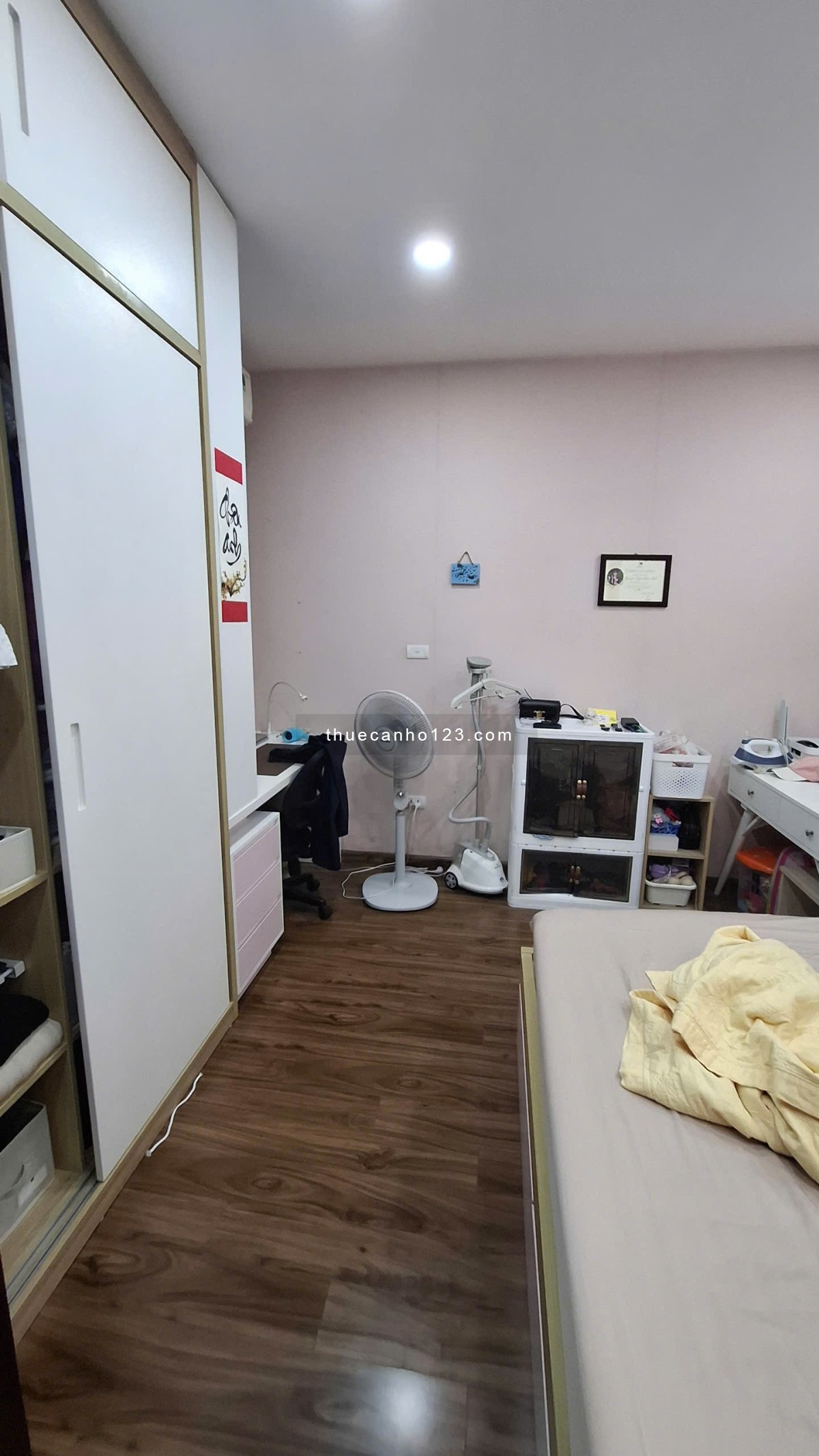 Cho thuê căn hộ 87m2 full đồ 2n+1 Vinata Tower Khuất Duy Tiến