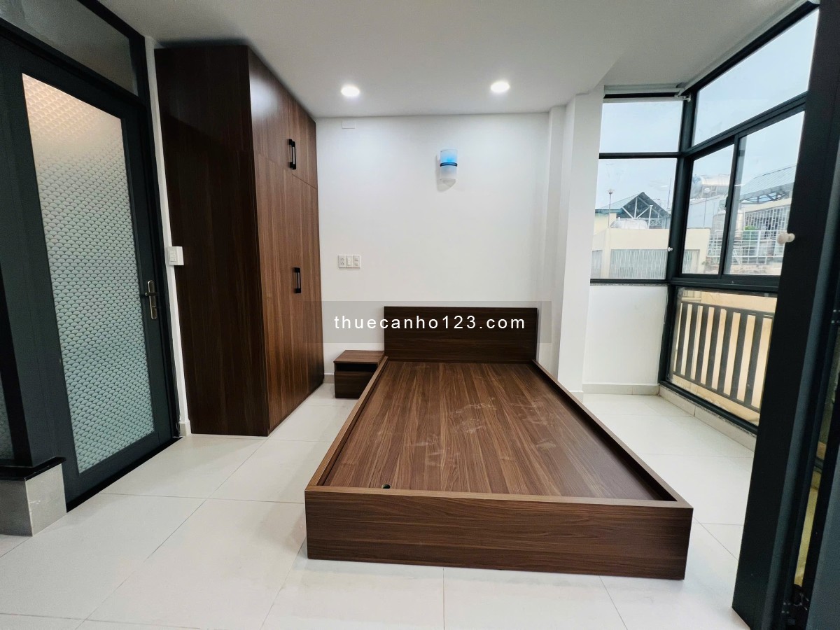 Căn hộ tại trung tâm quận 1 đường Trần Hưng Đạo ngay cầu Nguyễn Văn Cừ nội thất mới - ban công full