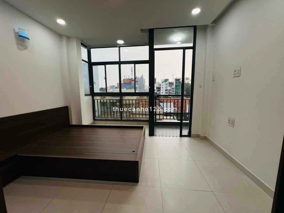 Căn hộ tại trung tâm quận 1 đường Trần Hưng Đạo ngay cầu Nguyễn Văn Cừ nội thất mới - ban công full