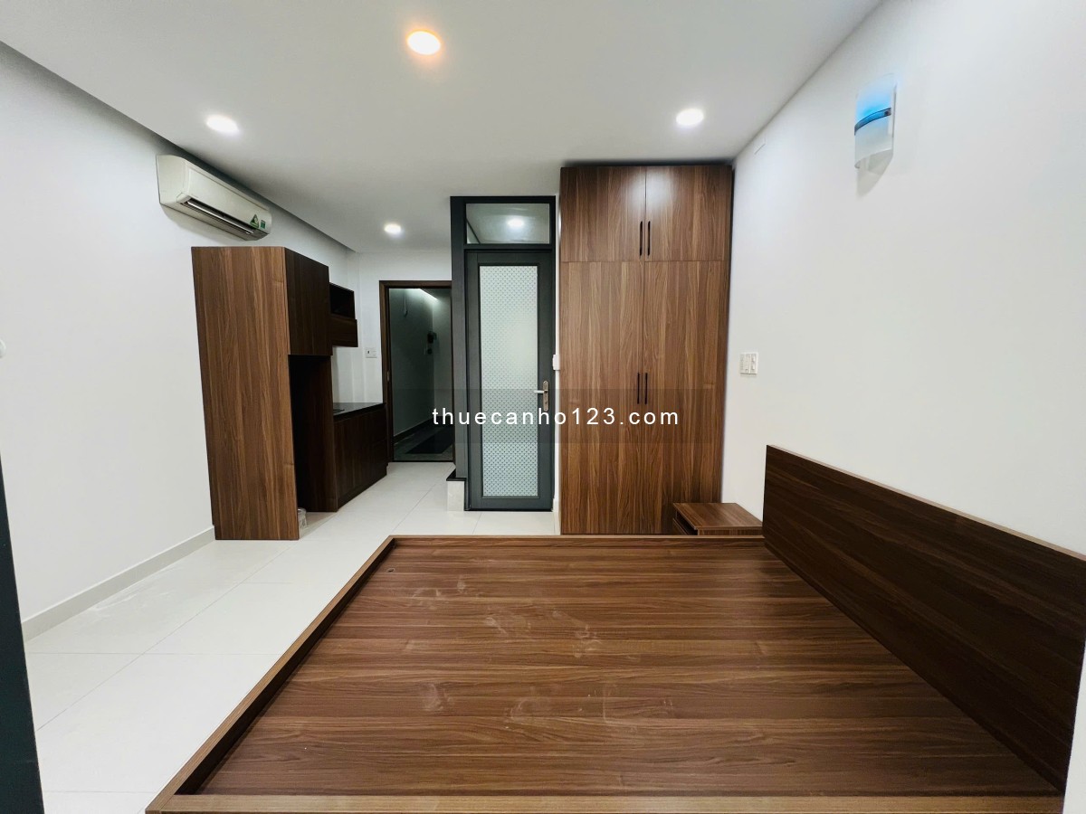 Căn hộ tại trung tâm quận 1 đường Trần Hưng Đạo ngay cầu Nguyễn Văn Cừ nội thất mới - ban công full