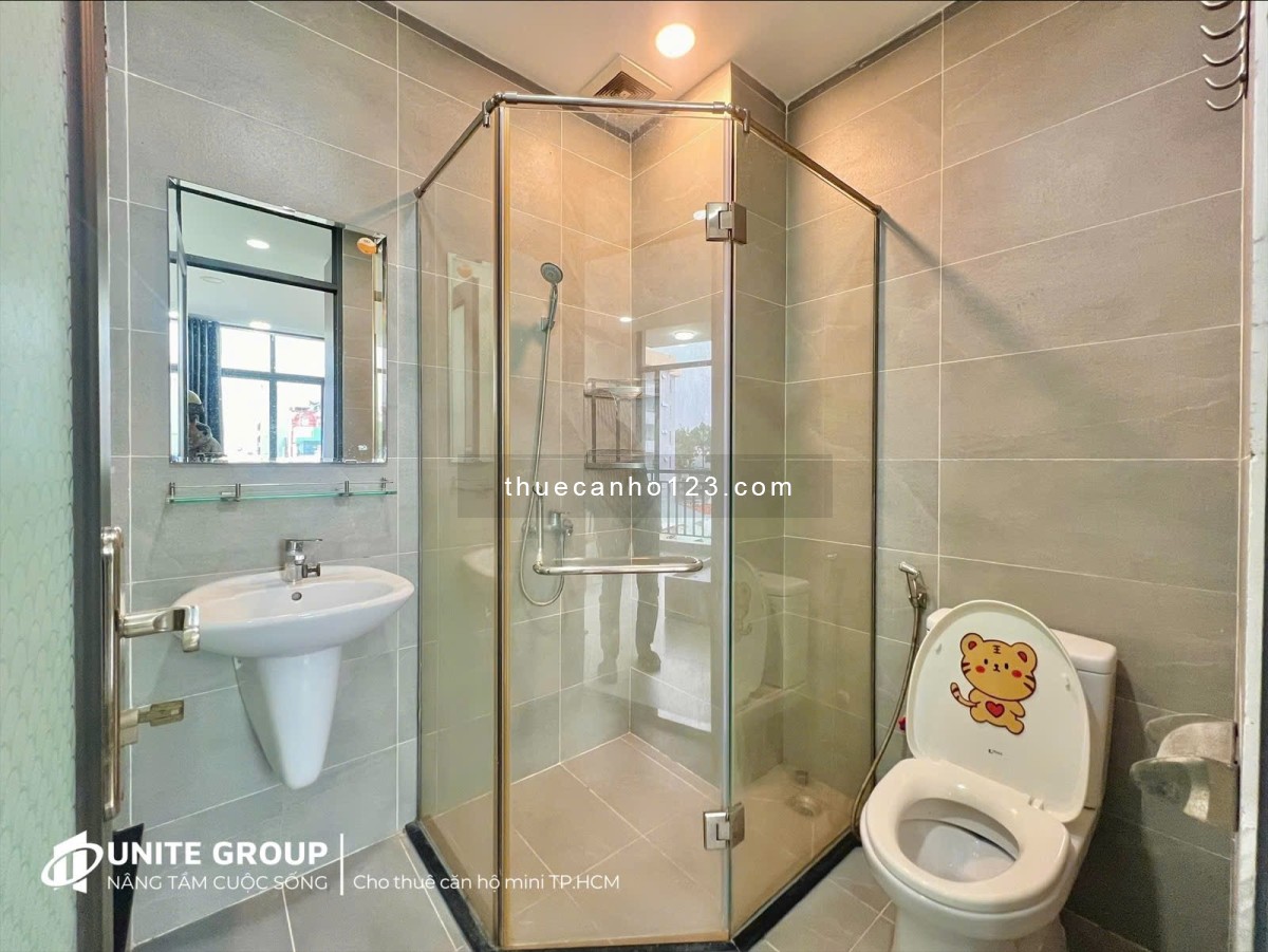 Căn hộ tại trung tâm quận 1 đường Trần Hưng Đạo ngay cầu Nguyễn Văn Cừ nội thất mới - ban công full