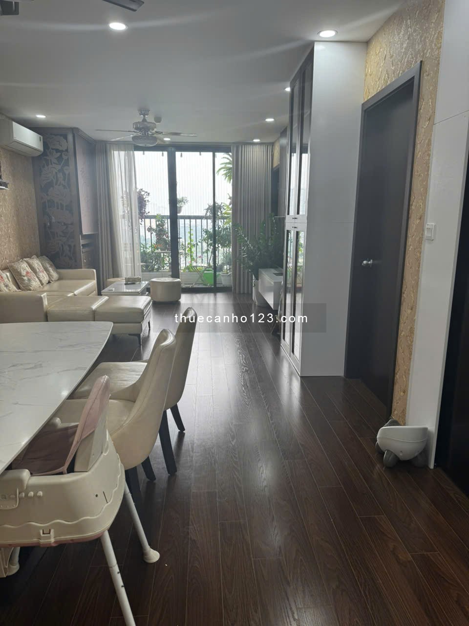 Cho thuê căn hộ 3 phòng ngủ, full đồ Housinco Premium Nguyễn Xiển