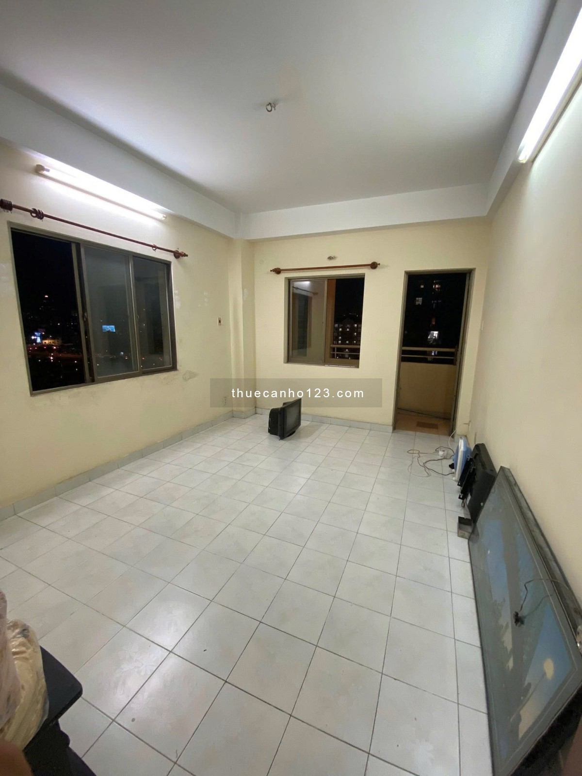 C/c Huỳnh Văn Bánh, P13, Phú Nhuận: 90m2, 2p ngủ, 2wc, Nt, 10tr