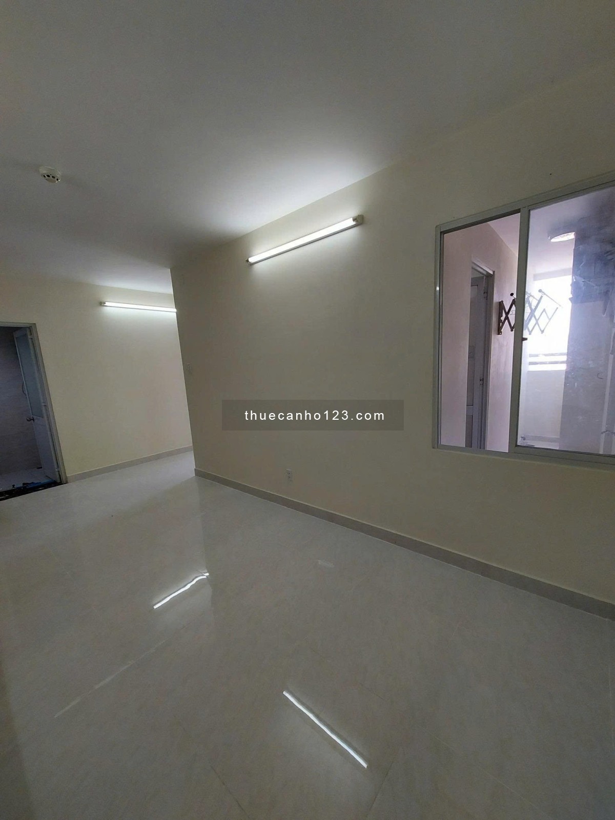 Căn hộ đường Cao Thắng, p11, Quận 10: 50m2, 2p ngủ, 1wc, 8tr/th