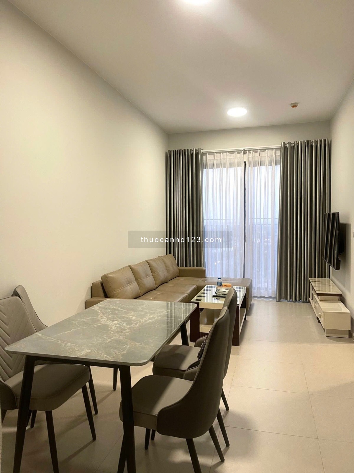 Chung cư Saigon Airport, Tân Bình: 95m2, 2p ngủ, nội thất, 18tr/th