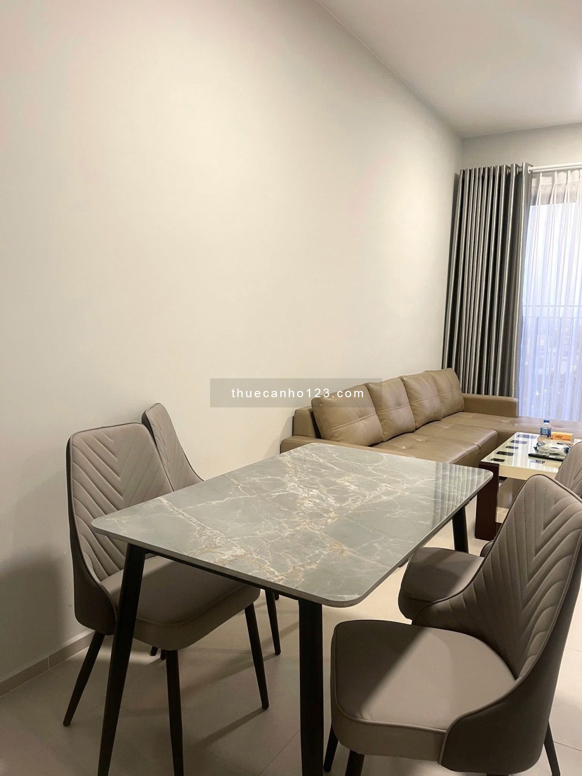 Chung cư Saigon Airport, Tân Bình: 95m2, 2p ngủ, nội thất, 18tr/th