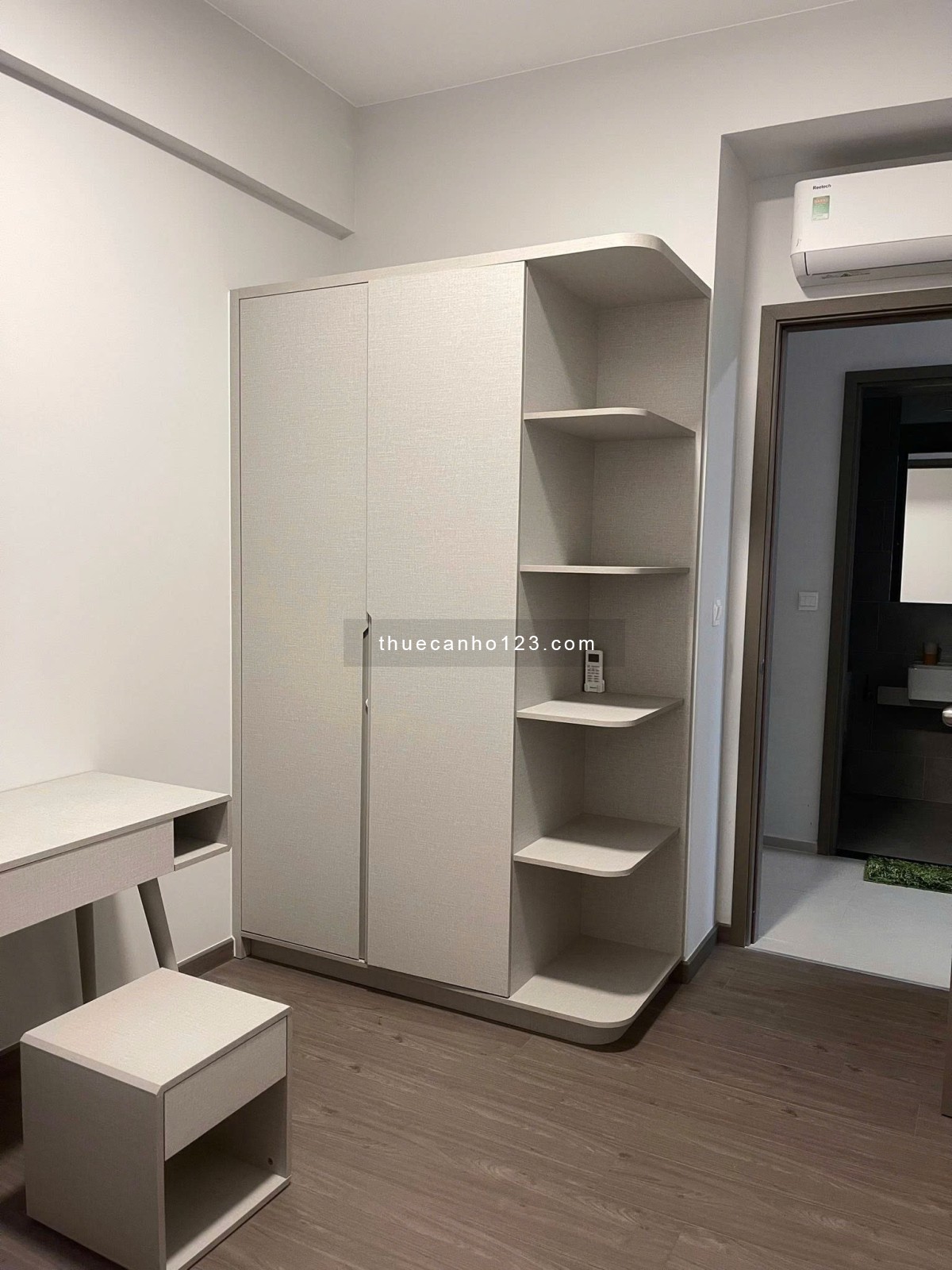 Chung cư Saigon Airport, Tân Bình: 95m2, 2p ngủ, nội thất, 18tr/th