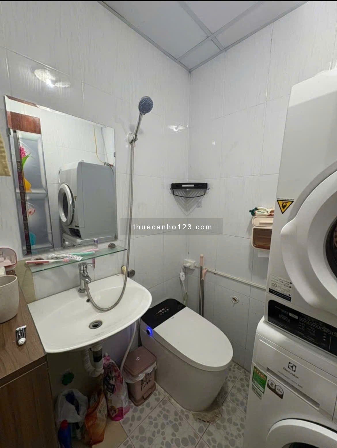 Giá 12tr/th, Chung cư Carillon 1, Hoàng Hoa Thám, P13, TB, 70m2, 2PN.