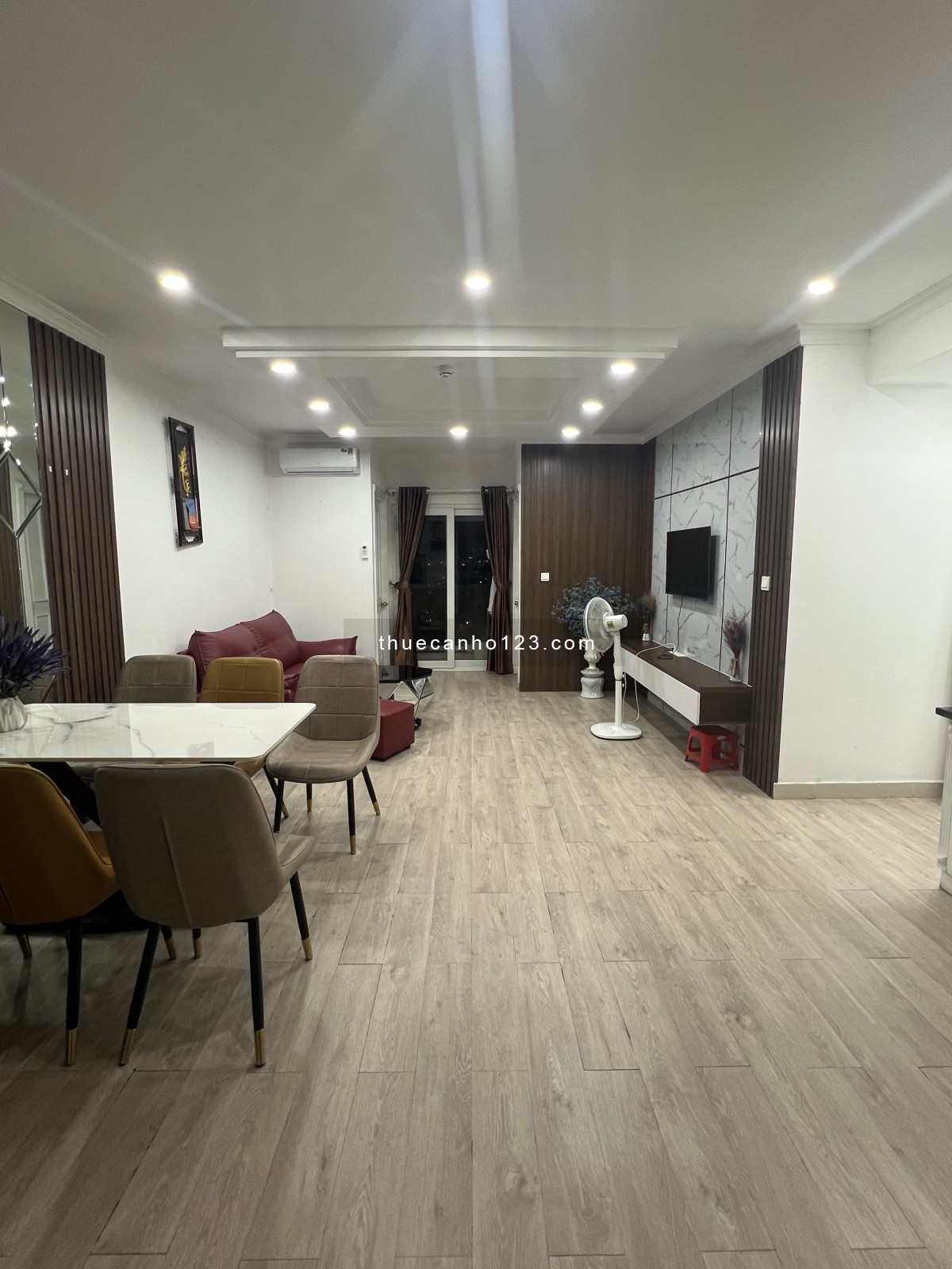 Cho thuê chung cư Phúc Yên 2, 70m2 2 phòng ngủ 2 nhà wc đầy đủ nội thất, chính chủ