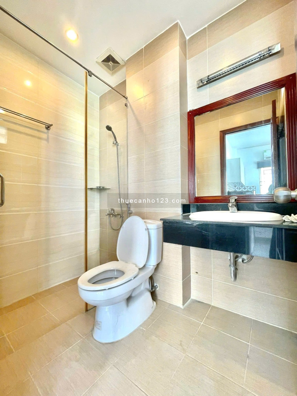 View sáng, decor xinh hẹ hẹ - Có bancol, máy giặt riêng - Ngay sau lưng ĐH UEF Điện Biên Phủ