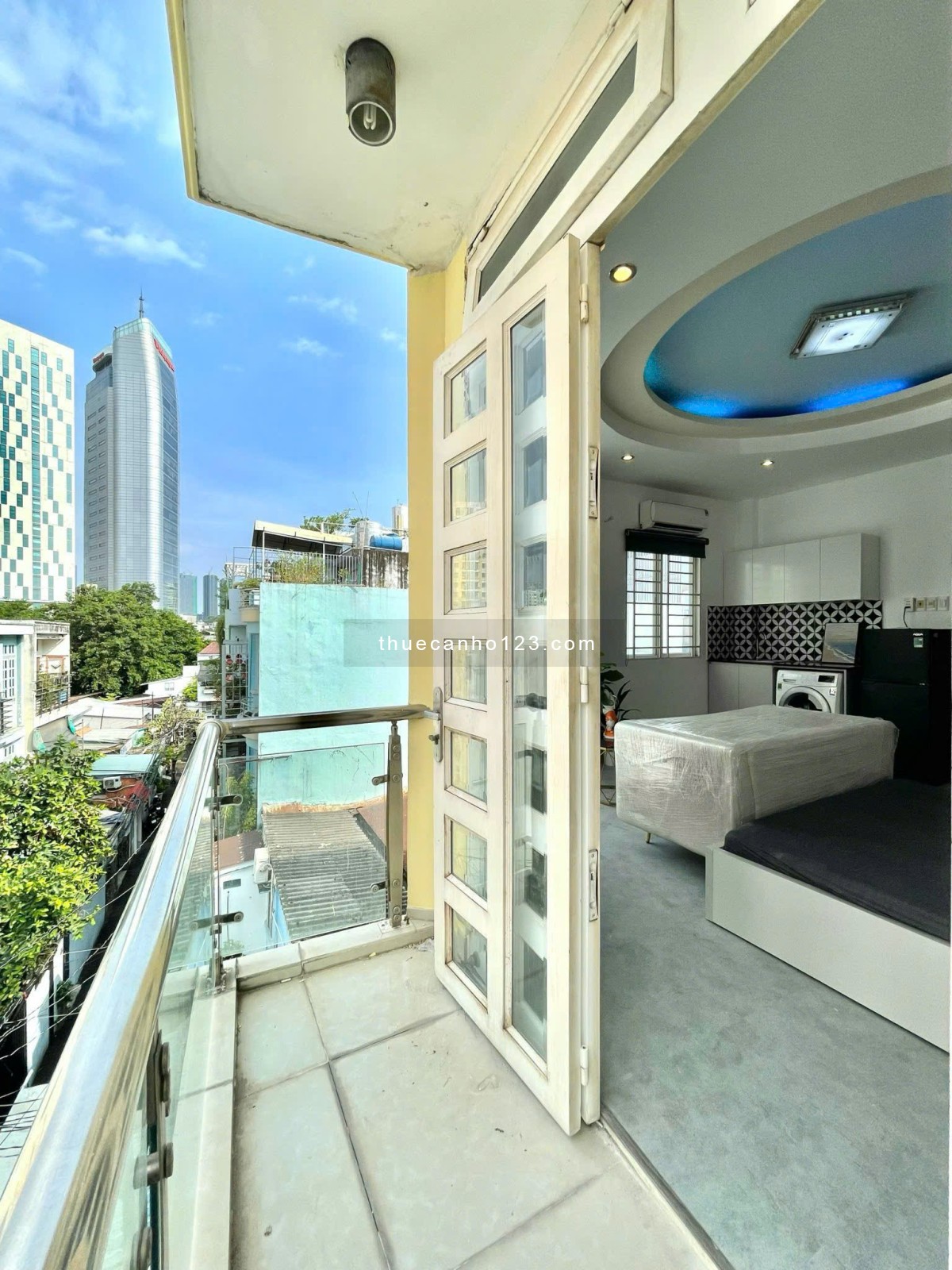 View sáng, decor xinh hẹ hẹ - Có bancol, máy giặt riêng - Ngay sau lưng ĐH UEF Điện Biên Phủ