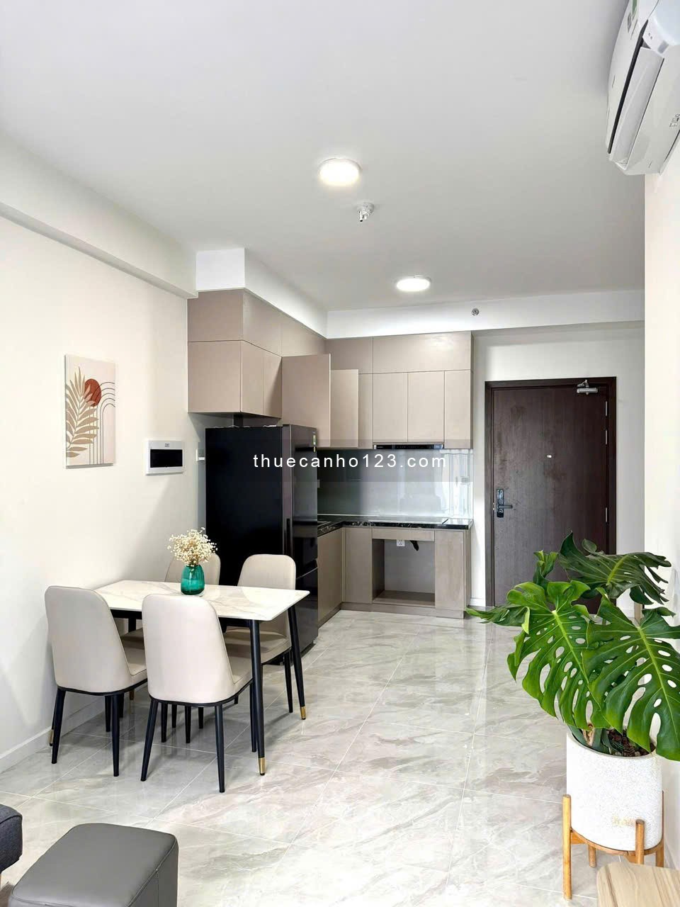 Cao ốc Phú Nhuận, Hoàng Minh Giám, PN: 2p ngủ, 2wc, full nt, 17tr/th, 95m2