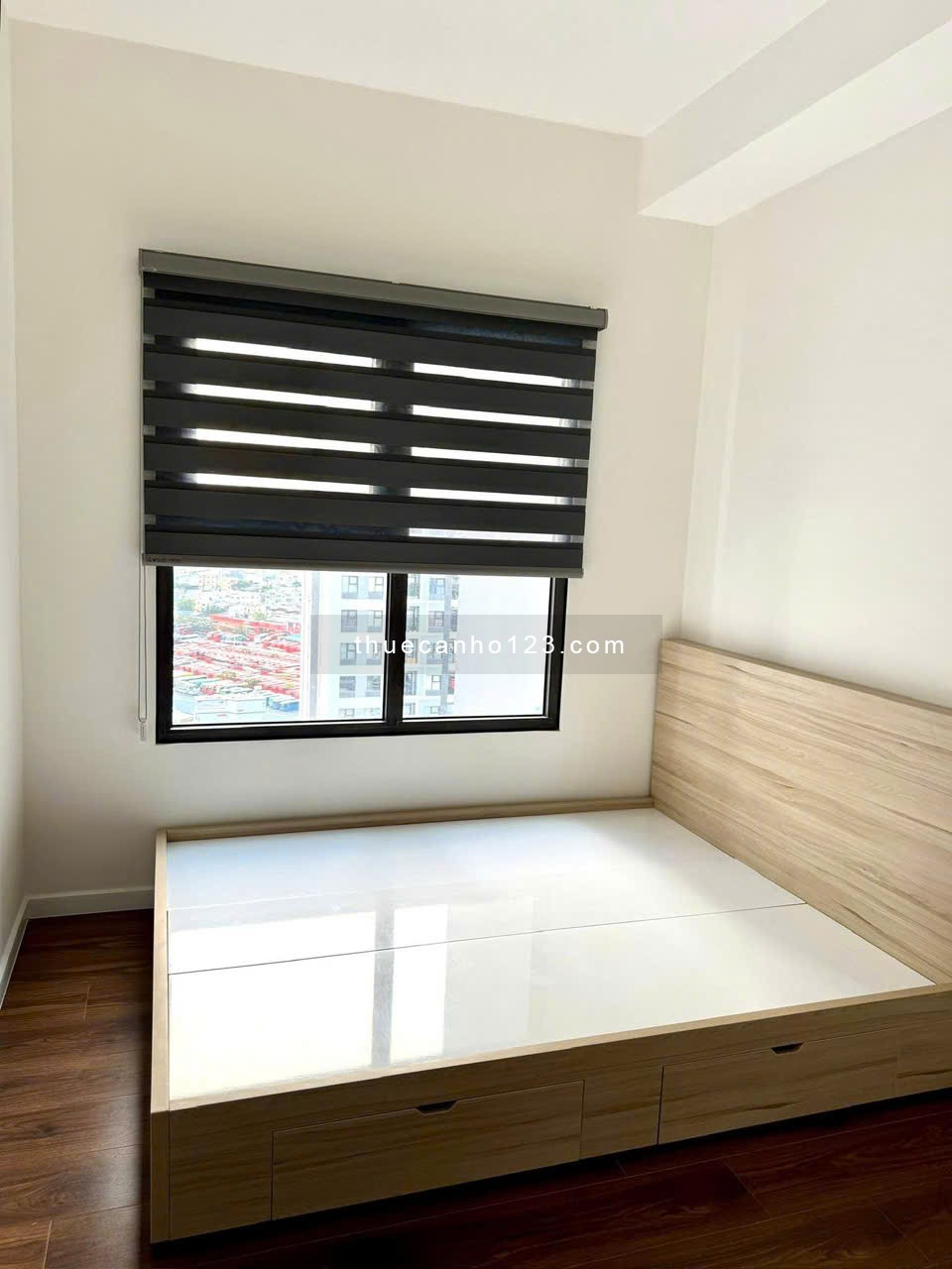 Cao ốc Phú Nhuận, Hoàng Minh Giám, PN: 2p ngủ, 2wc, full nt, 17tr/th, 95m2