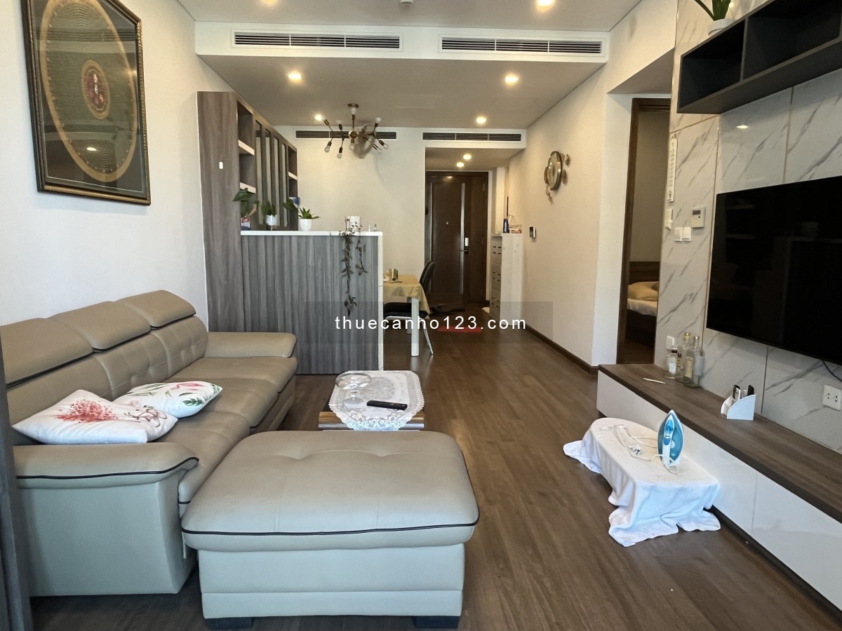 Chính chủ: Cho thuê căn hộ 2PN tầng cao view sông Hồng, full nội thất cao cấp