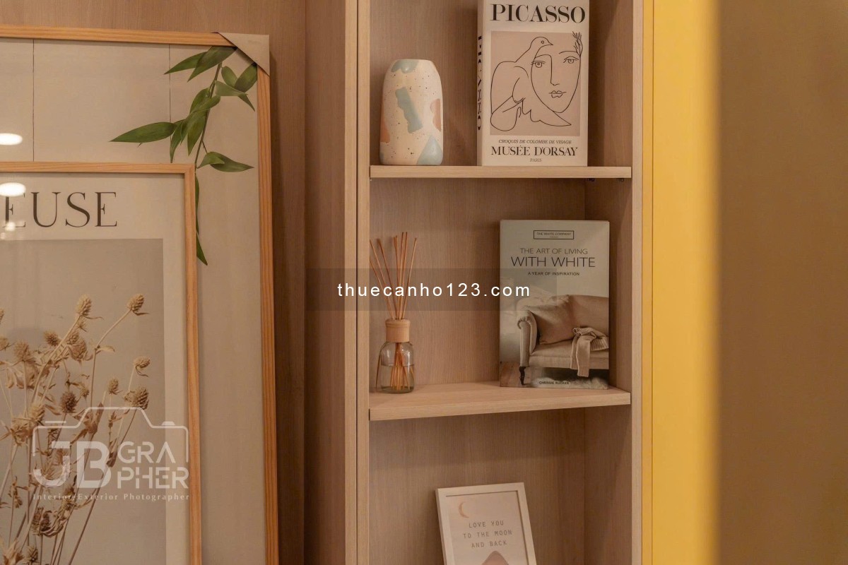 Căn Hộ Cho Thuê Mới Xây Tại Phố Ẩm Thực Phan Xích Long , Nhà Hầm xe , thang máy , nội thất cao cấp