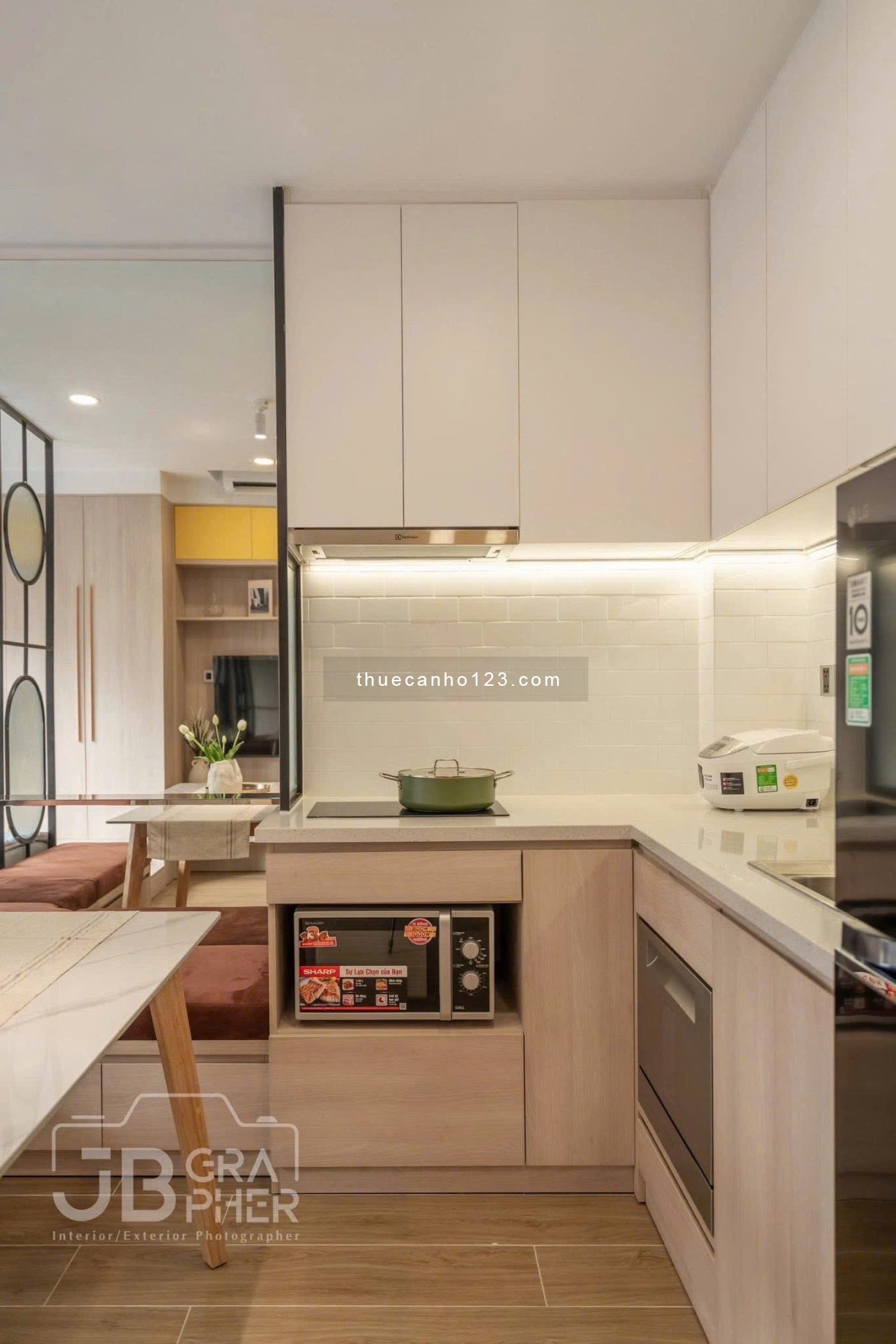 Căn Hộ Cho Thuê Mới Xây Tại Phố Ẩm Thực Phan Xích Long , Nhà Hầm xe , thang máy , nội thất cao cấp