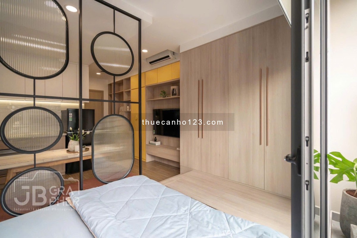 Căn Hộ Cho Thuê Mới Xây Tại Phố Ẩm Thực Phan Xích Long , Nhà Hầm xe , thang máy , nội thất cao cấp