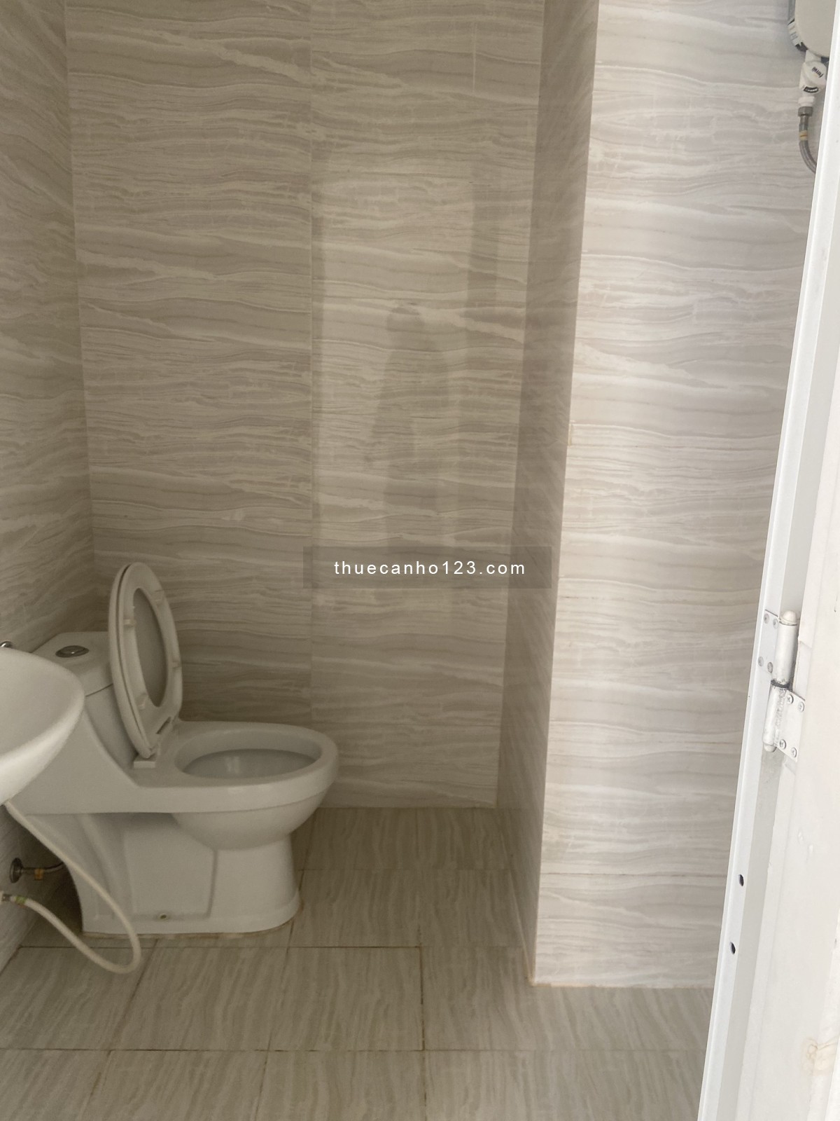 Cần cho thuê căn hộ Terra Rosa, KDC 13E, Bình Chánh giá 5.5tr/tháng, 2pn nội thất cơ bản, ở ngay