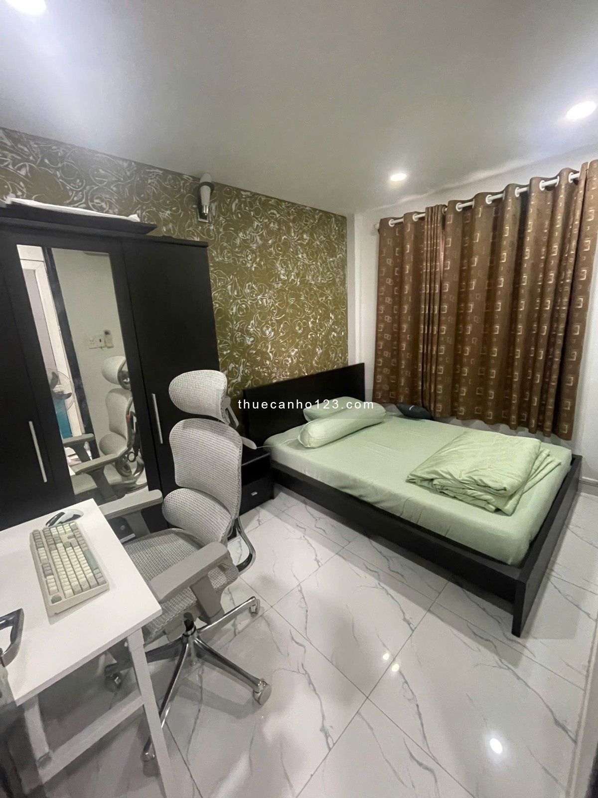 Cần Pass lại căn hộ dịch vụ full nội thất 1pn 1wc phòng khách riêng , tách bếp giá 7.8tr 0902202113