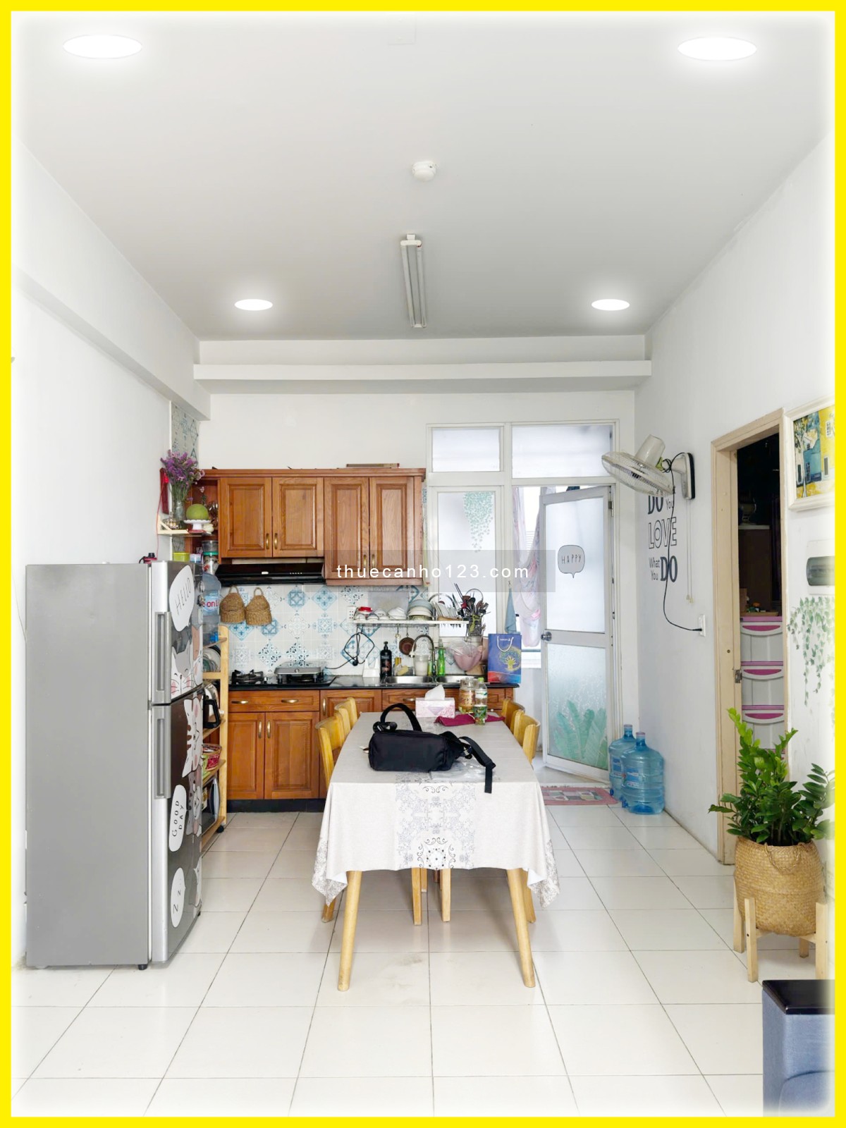 Cho thuê gấp căn hộ Thuận Việt Q.11 DT 65m2,2PN, 1WC nội thất CB 11tr/th 0902855182