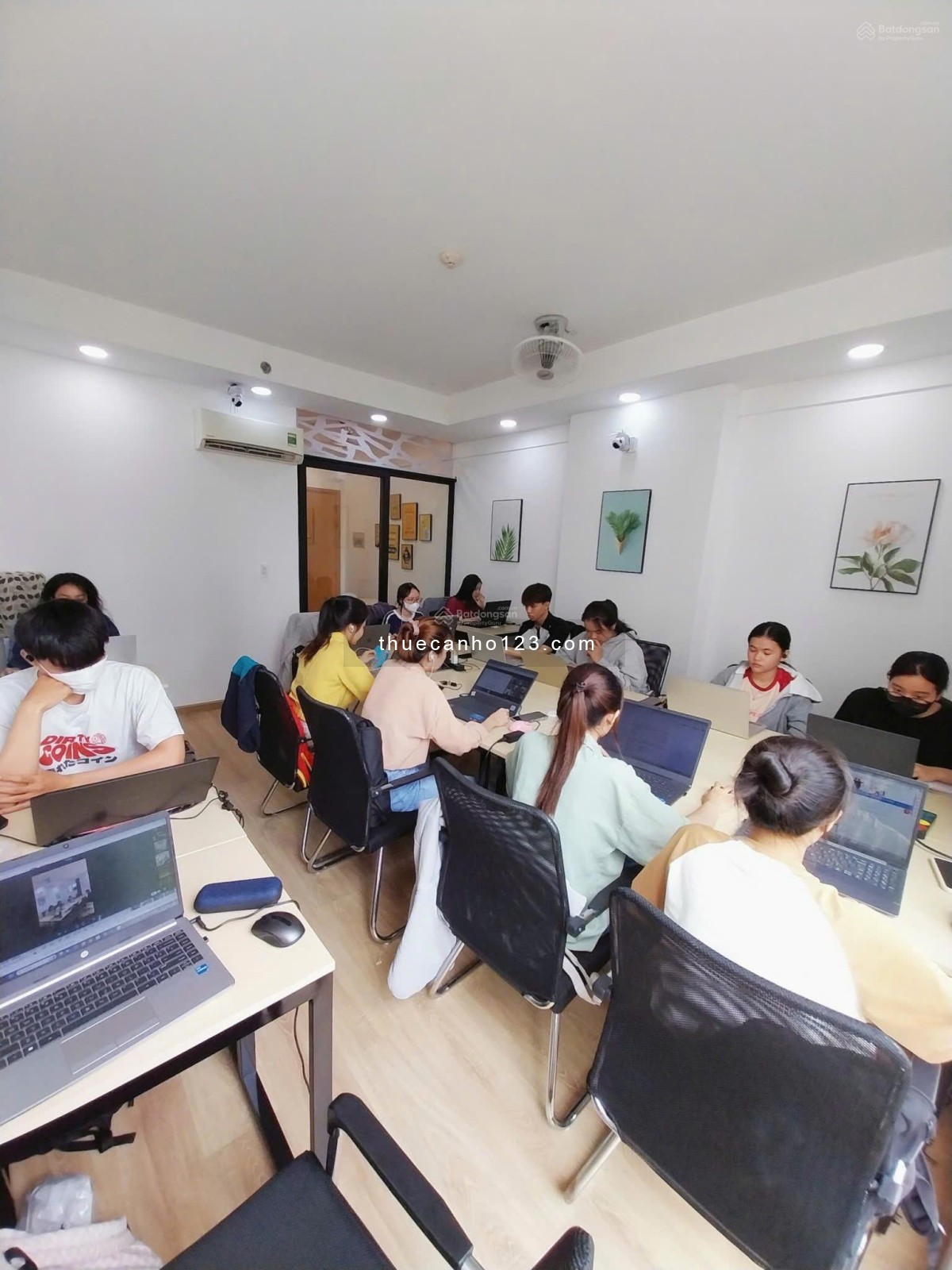 Chính chủ cho thuê officetel Charmington La Pointe 35m2, 1 phòng họp, 1 phòng làm việc, 10tr/tháng