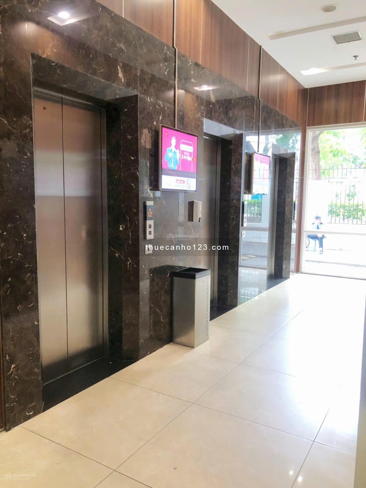 Chính chủ cho thuê officetel Charmington La Pointe 35m2, 1 phòng họp, 1 phòng làm việc, 10tr/tháng