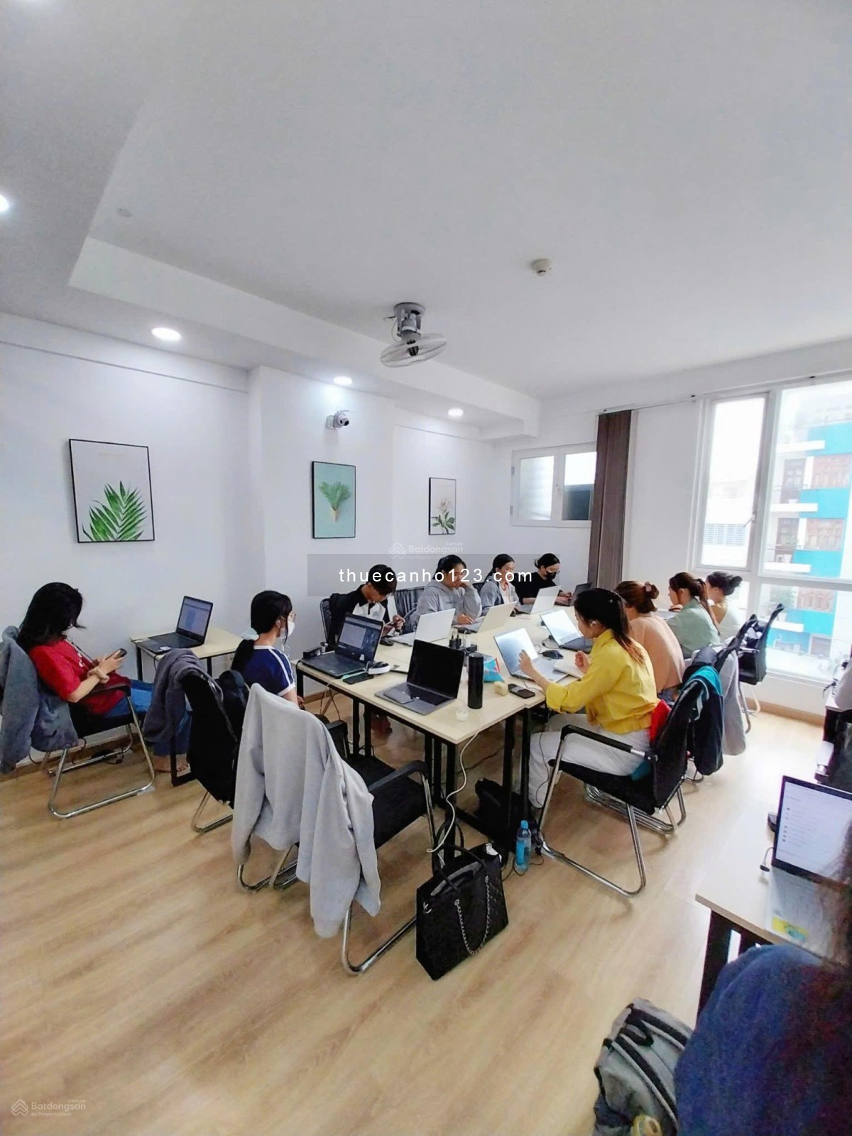 Chính chủ cho thuê officetel Charmington La Pointe 35m2, 1 phòng họp, 1 phòng làm việc, 10tr/tháng