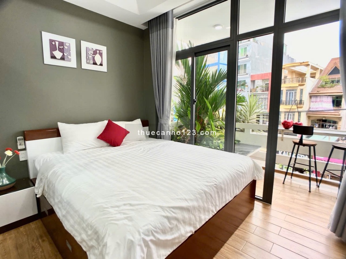 căn hộ 1 phòng ngủ – 55m², có ban công rộng thoáng, nội thất sang trọng, mới tinh, sạch đẹp.