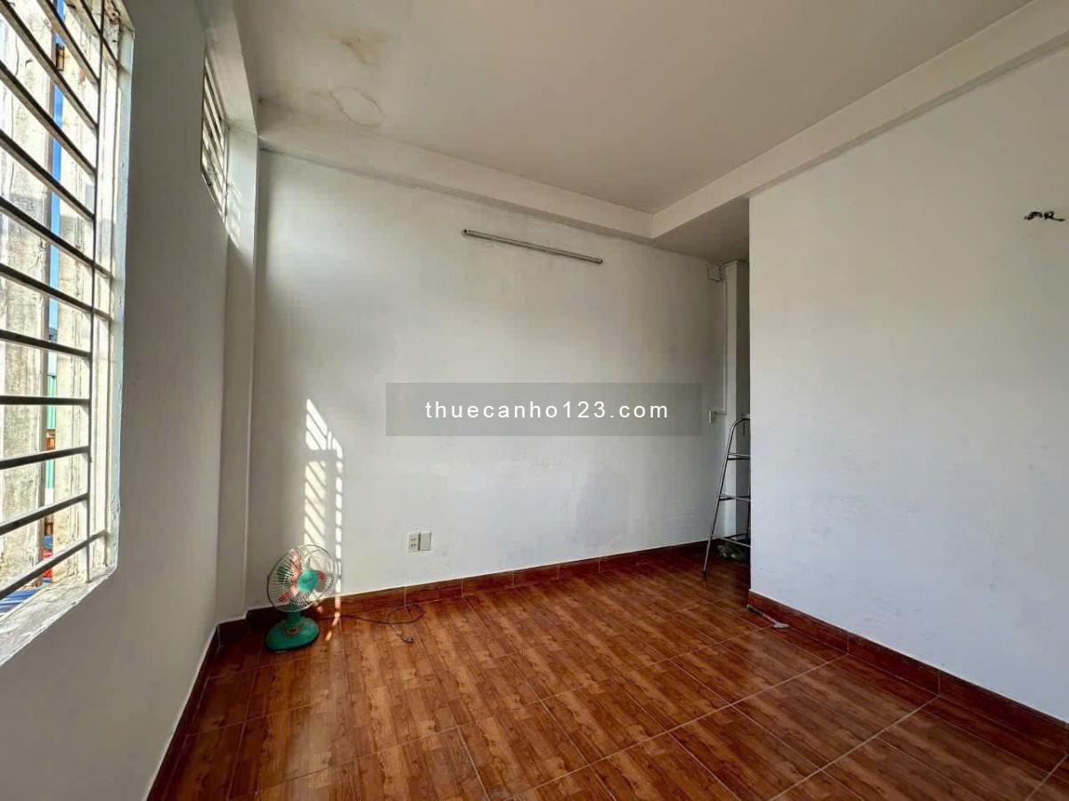 Chung cư Phan Xích Long, P7, PN: 65m2, 2p ngủ, ban công, 10tr/tháng