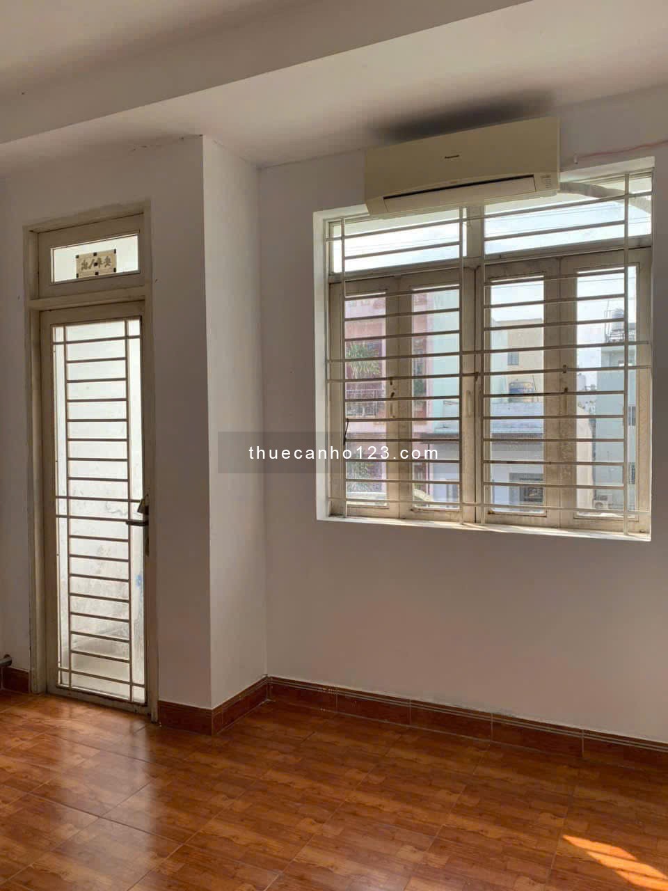 Chung cư Phan Xích Long, P7, PN: 65m2, 2p ngủ, ban công, 10tr/tháng