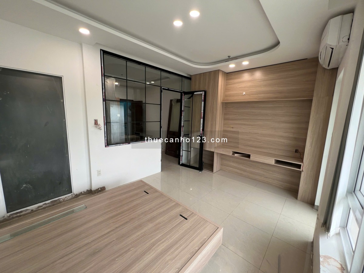 Chính chủ cho thuê căn hộ Quận 1 dạng 1PN, ban công, gần Công viên Lê Văn Tám, Nhà thờ Đức Bà